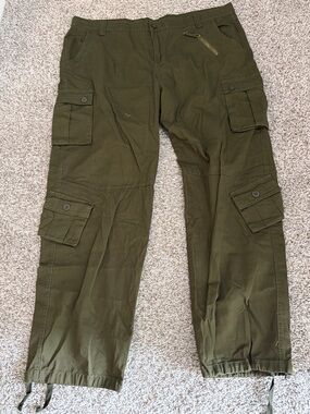 Men's Olive Green Cargo Pants - Utility Style